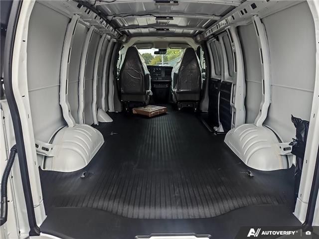 2025 Chevrolet Express 2500 Work Van (Stk: 2-12618) in Oshawa - Image 9 of 18