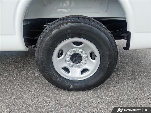 2025 Chevrolet Express 2500 Work Van (Stk: 2-12317) in Oshawa - Image 7 of 18