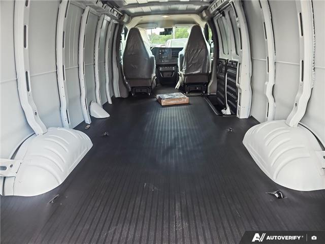2025 Chevrolet Express 2500 Work Van (Stk: 2-12317) in Oshawa - Image 9 of 18