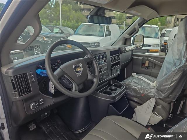 2025 Chevrolet Express 2500 Work Van (Stk: 2-12317) in Oshawa - Image 11 of 18