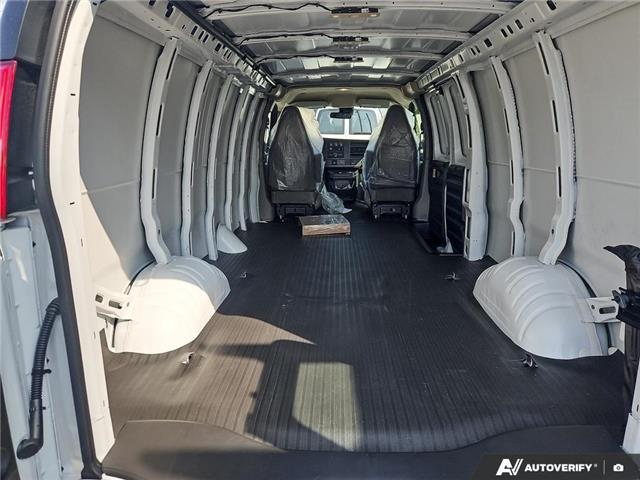 2025 Chevrolet Express 2500 Work Van (Stk: 2-12365) in Oshawa - Image 9 of 18