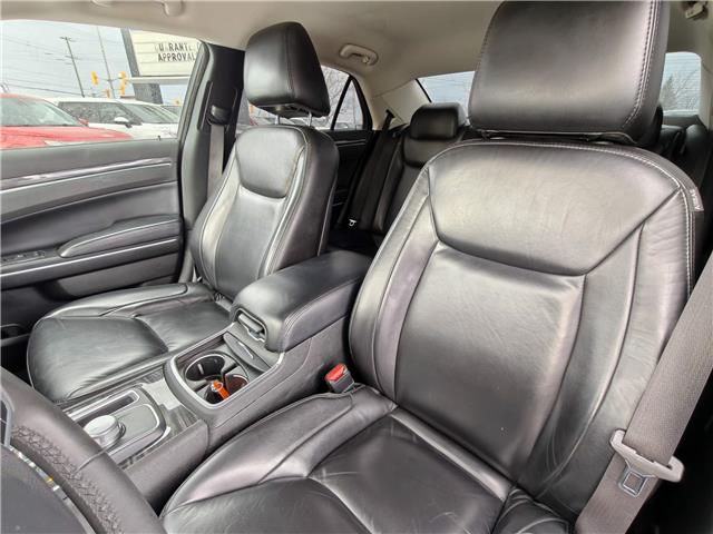 2022 Chrysler 300 Touring L in Ottawa - Image 13 of 30