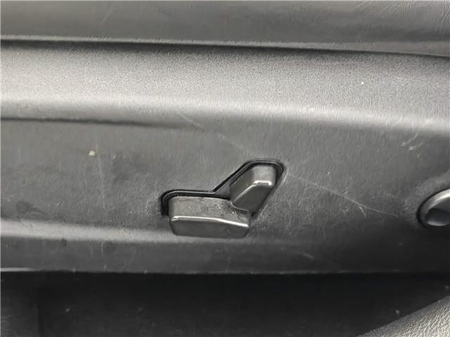 2022 Chrysler 300 Touring L in Ottawa - Image 14 of 30