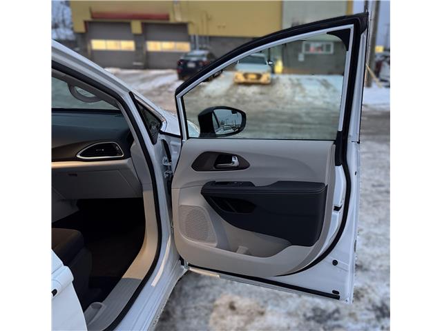 2024 Chrysler Grand Caravan SXT (Stk: 251564) in North Bay - Image 30 of 46