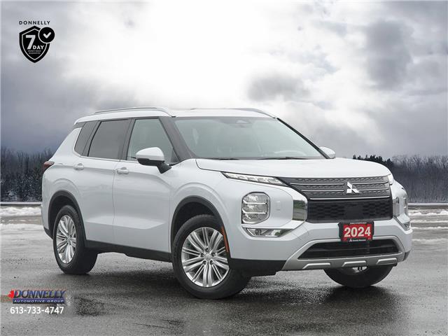 2024 Mitsubishi Outlander LE (Stk: MY81) in Ottawa - Image 1 of 25