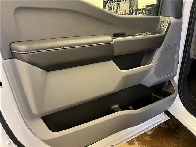 2025 Ford F-550 Chassis XLT (Stk: 25LT113) in St.Paul - Image 3 of 8