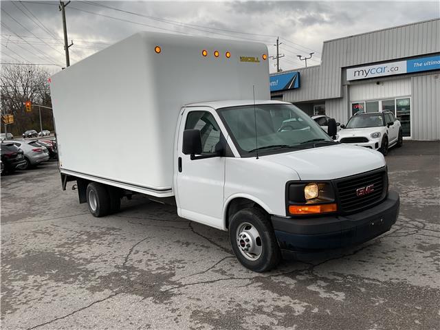 2017 GMC Savana Cutaway 3500 1WT (Stk: 251574) in Ottawa - Image 1 of 24