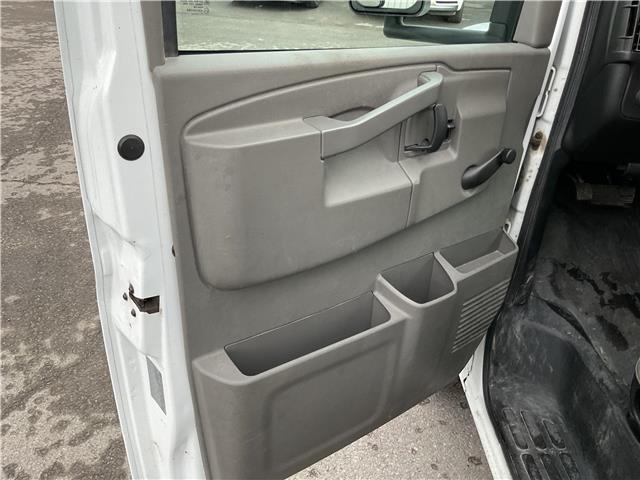 2017 GMC Savana Cutaway 3500 1WT (Stk: 251574) in Ottawa - Image 22 of 24