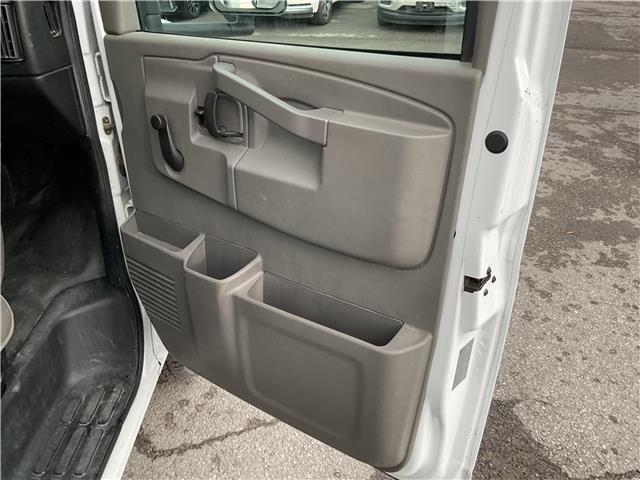 2017 GMC Savana Cutaway 3500 1WT (Stk: 251574) in Ottawa - Image 23 of 24