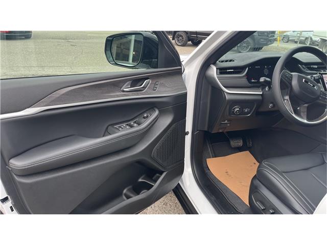 2025 Jeep Grand Cherokee Limited (Stk: TS160) in Kamloops - Image 10 of 26