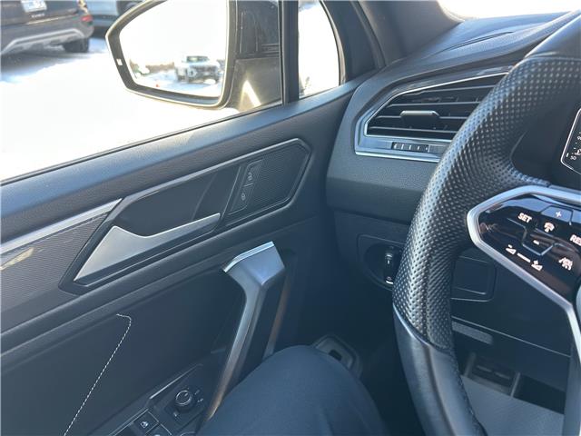 2022 Volkswagen Tiguan Comfortline R-Line Black Edition (Stk: 2494) in Peterborough - Image 14 of 22 2022 Volkswagen Tiguan Comfortline R-Line Black Edition (Stk: 2494) in Peterborough - Image 14 of 22