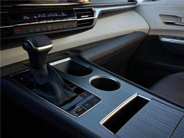 2022 Toyota Sienna XSE 7-Passenger (Stk: 260239A) in Calgary - Image 16 of 22
