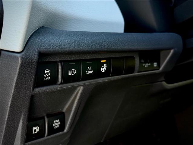 2022 Toyota Sienna XSE 7-Passenger (Stk: 260239A) in Calgary - Image 13 of 22