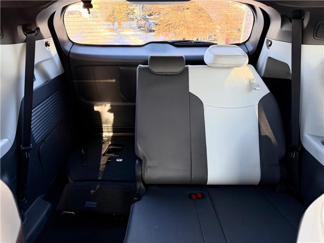 2022 Toyota Sienna XSE 7-Passenger (Stk: 260239A) in Calgary - Image 20 of 22
