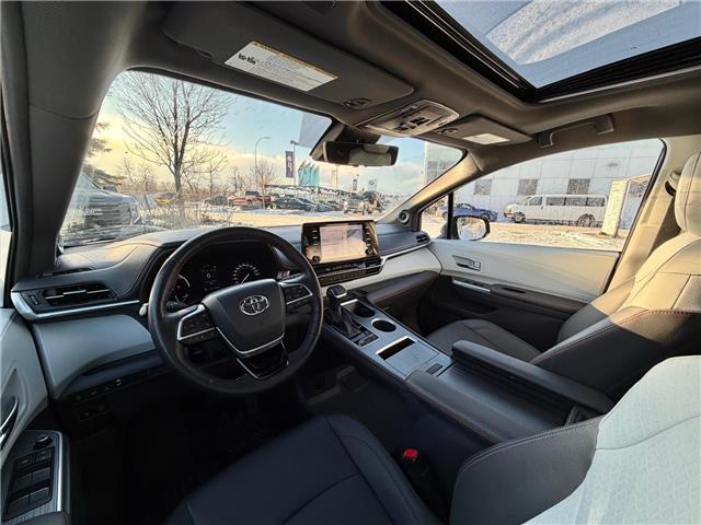 2022 Toyota Sienna XSE 7-Passenger (Stk: 260239A) in Calgary - Image 7 of 22