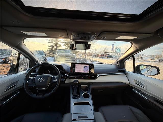 2022 Toyota Sienna XSE 7-Passenger (Stk: 260239A) in Calgary - Image 8 of 22