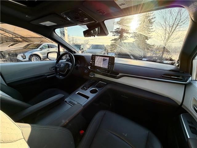 2022 Toyota Sienna XSE 7-Passenger (Stk: 260239A) in Calgary - Image 9 of 22