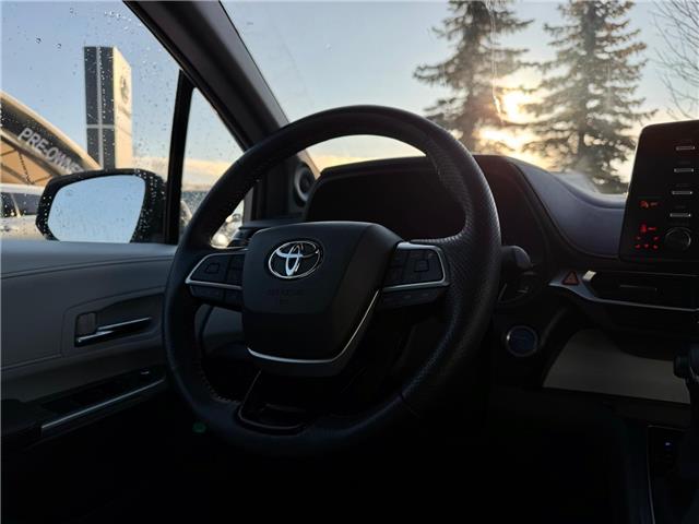 2022 Toyota Sienna XSE 7-Passenger (Stk: 260239A) in Calgary - Image 22 of 22
