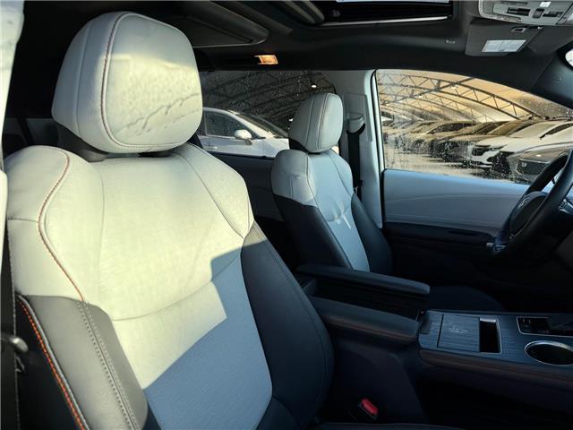 2022 Toyota Sienna XSE 7-Passenger (Stk: 260239A) in Calgary - Image 21 of 22