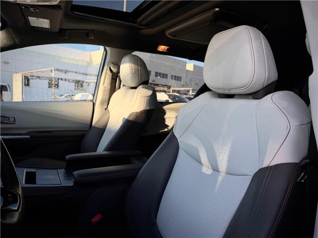 2022 Toyota Sienna XSE 7-Passenger (Stk: 260239A) in Calgary - Image 6 of 22