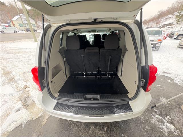 2015 Dodge Grand Caravan SE/SXT in Greater Sudbury - Image 5 of 9