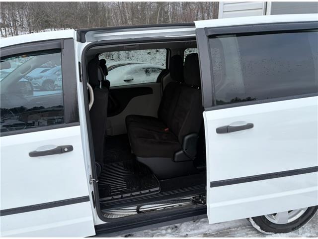 2015 Dodge Grand Caravan SE/SXT in Greater Sudbury - Image 7 of 9