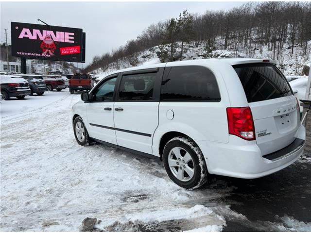2015 Dodge Grand Caravan SE/SXT in Greater Sudbury - Image 2 of 9