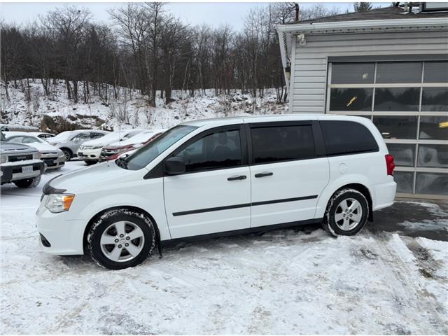 2015 Dodge Grand Caravan SE/SXT in Greater Sudbury - Image 3 of 9