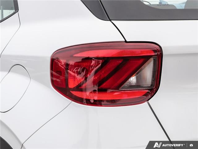 2022 Hyundai Venue Essential w/Two-Tone (Stk: 109332) in London - Image 12 of 27