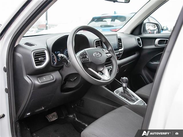 2022 Hyundai Venue Essential w/Two-Tone (Stk: 109332) in London - Image 13 of 27
