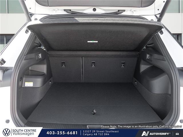 2026 Volkswagen Tiguan Comfortline R-Line Black Edition (Stk: ST-246) in Calgary - Image 7 of 26