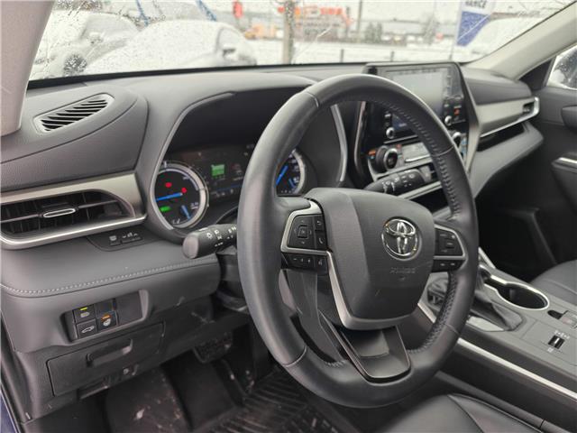 2022 Toyota Highlander Hybrid XLE in Ottawa - Image 12 of 38 2022 Toyota Highlander Hybrid XLE in Ottawa - Image 12 of 38