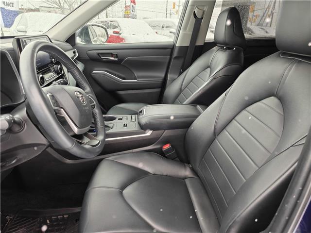 2022 Toyota Highlander Hybrid XLE in Ottawa - Image 14 of 38 2022 Toyota Highlander Hybrid XLE in Ottawa - Image 14 of 38