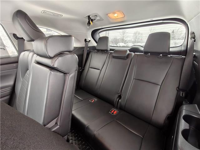 2022 Toyota Highlander Hybrid XLE in Ottawa - Image 19 of 38 2022 Toyota Highlander Hybrid XLE in Ottawa - Image 19 of 38