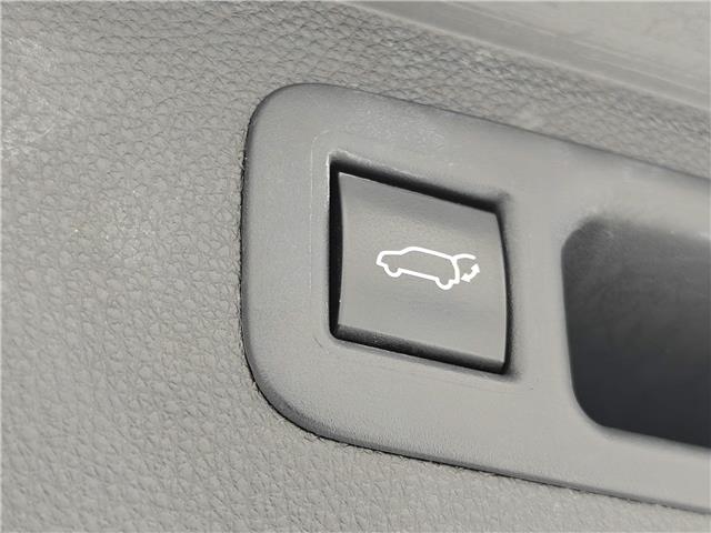 2022 Toyota Highlander Hybrid XLE in Ottawa - Image 23 of 38 2022 Toyota Highlander Hybrid XLE in Ottawa - Image 23 of 38