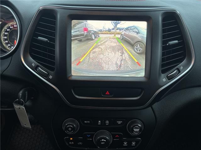 2019 Jeep Cherokee Trailhawk (Stk: P4915J) in Surrey - Image 12 of 15