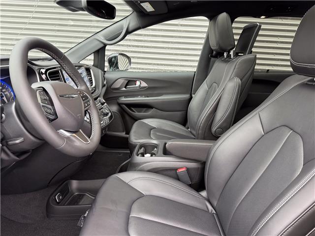 2026 Chrysler Pacifica Select (Stk: 26092) in London - Image 10 of 33