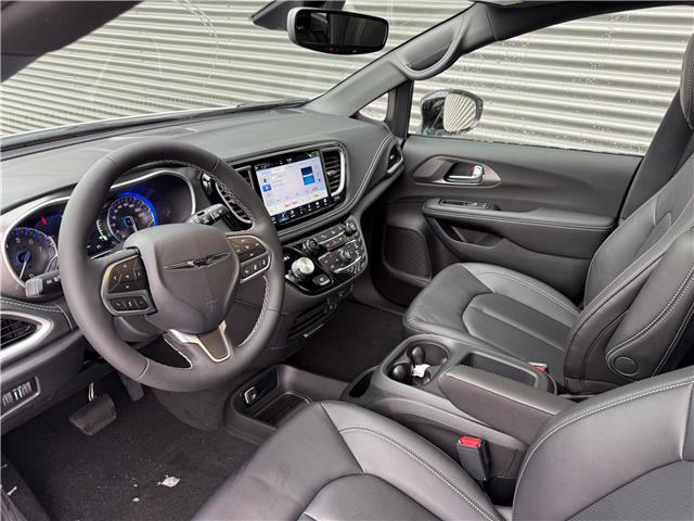 2026 Chrysler Pacifica Select (Stk: 26092) in London - Image 12 of 33