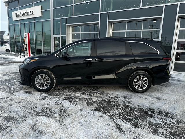 2025 Toyota Sienna XLE 8-Passenger (Stk: 2537781) in Regina - Image 2 of 20