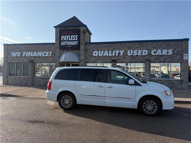 2015 Chrysler Town & Country Touring-L (Stk: 5982B) in Sarnia - Image 1 of 18