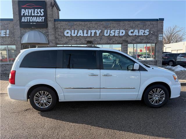 2015 Chrysler Town & Country Touring-L (Stk: 5982B) in Sarnia - Image 2 of 18