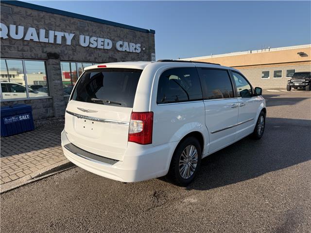 2015 Chrysler Town & Country Touring-L (Stk: 5982B) in Sarnia - Image 3 of 18