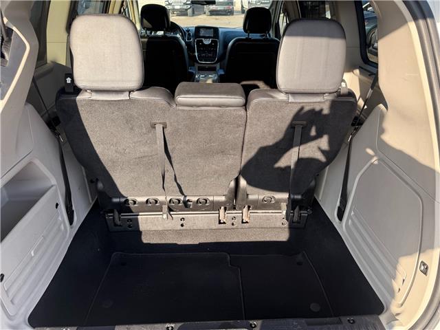 2015 Chrysler Town & Country Touring-L (Stk: 5982B) in Sarnia - Image 5 of 18