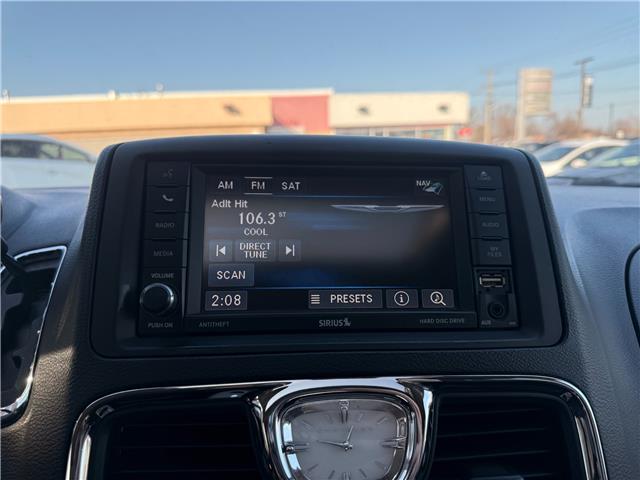 2015 Chrysler Town & Country Touring-L (Stk: 5982B) in Sarnia - Image 9 of 18