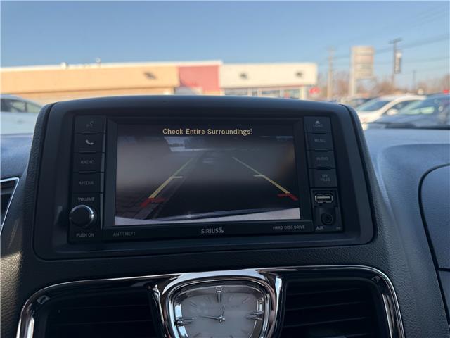 2015 Chrysler Town & Country Touring-L (Stk: 5982B) in Sarnia - Image 10 of 18