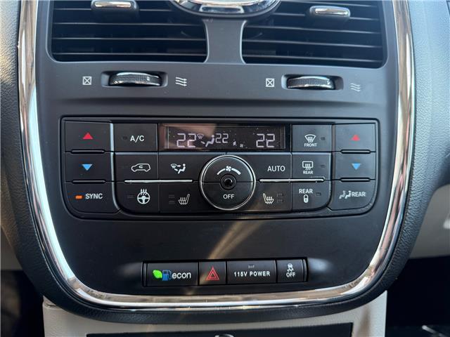 2015 Chrysler Town & Country Touring-L (Stk: 5982B) in Sarnia - Image 11 of 18