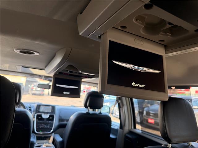 2015 Chrysler Town & Country Touring-L (Stk: 5982B) in Sarnia - Image 17 of 18