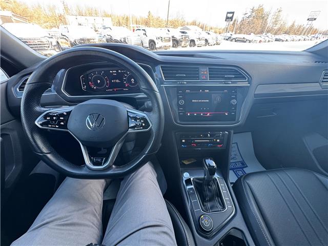 2022 Volkswagen Tiguan Comfortline R-Line Black Edition (Stk: 25-108-1) in Pembroke - Image 17 of 23