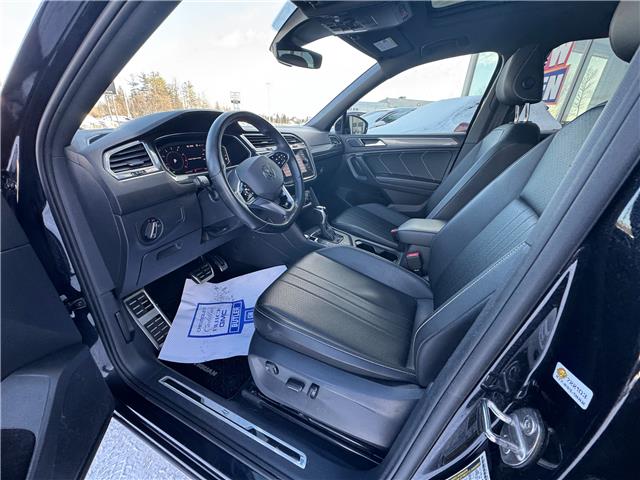 2022 Volkswagen Tiguan Comfortline R-Line Black Edition (Stk: 25-108-1) in Pembroke - Image 13 of 23