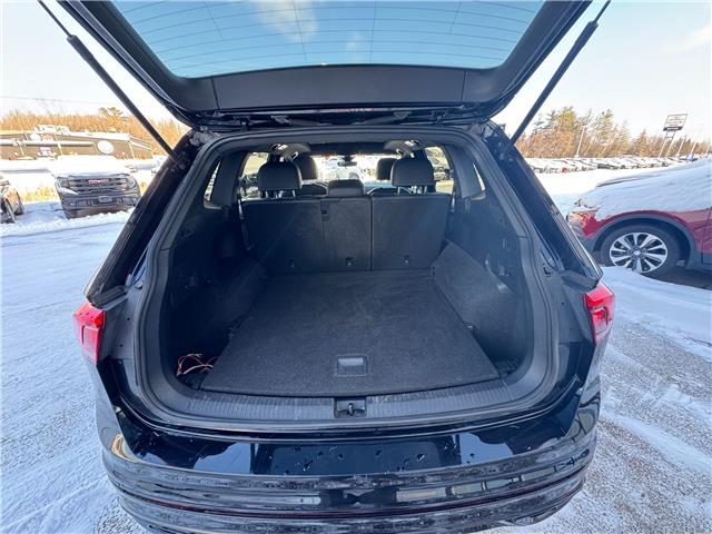 2022 Volkswagen Tiguan Comfortline R-Line Black Edition (Stk: 25-108-1) in Pembroke - Image 12 of 23